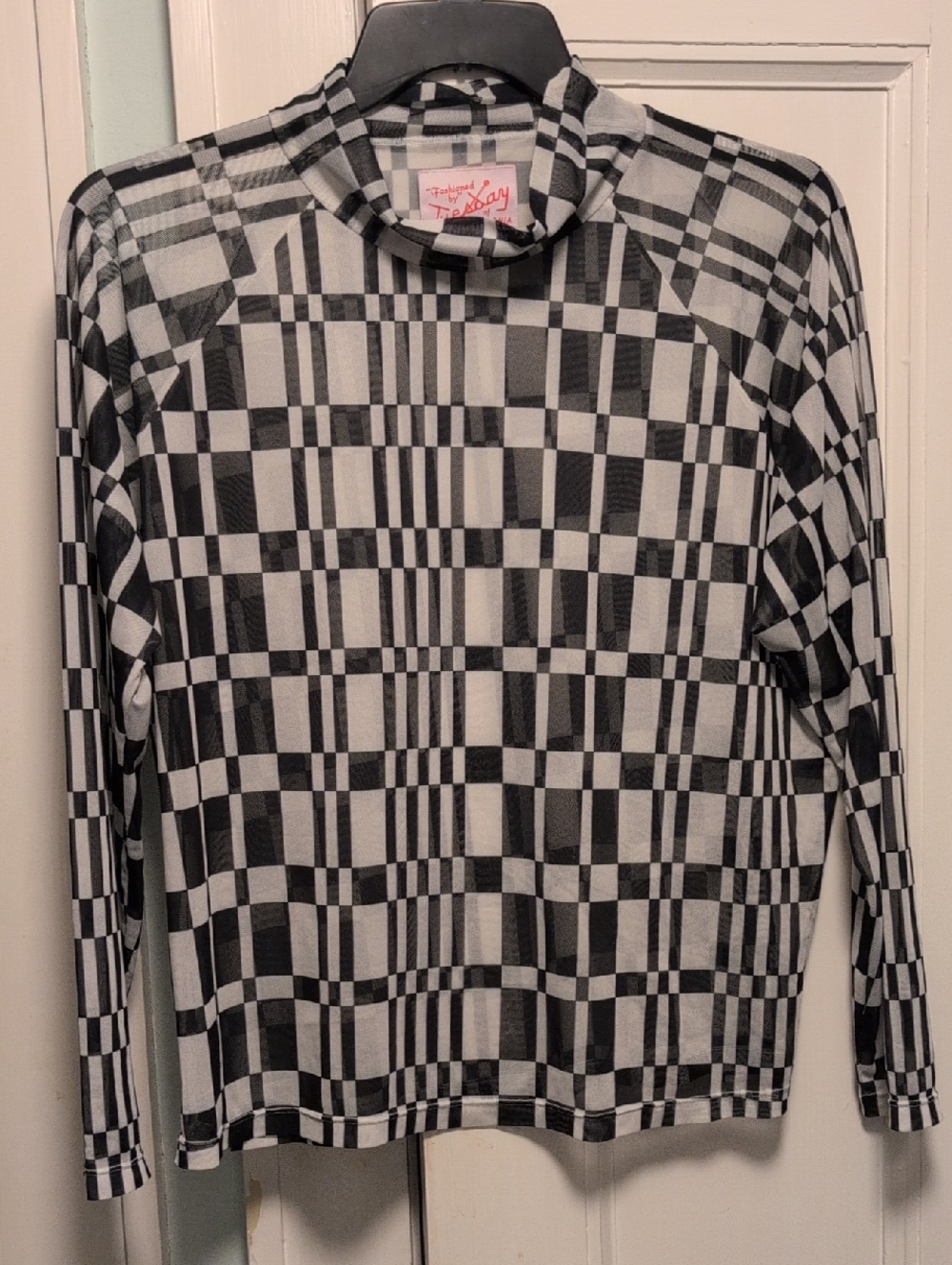 Tuesday of California 4X Black & White Geometric Grid Long Sleeve Top